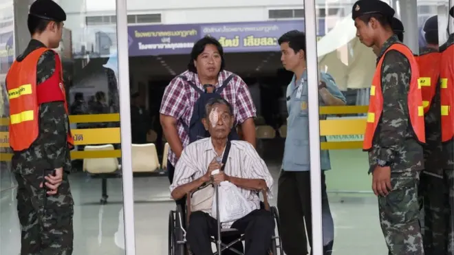 เหตุระเบิดทำให้มีผู้บาดเจ็บอย่างน้อย 20 คน