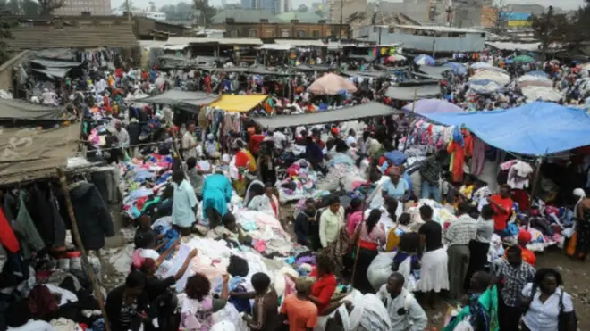 Wakenya wanaouza bidhaa zao kwenye soko la Gikomba- Nairobi wanalalamika kuwa wafanyabiashara wa Kichina wanawaajiri wachina na kuleta ushindani wa biashara