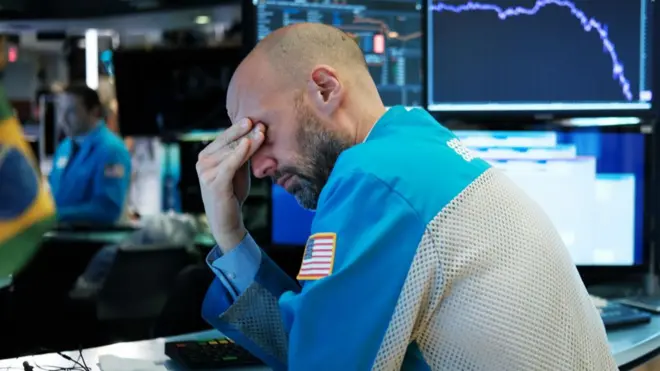 Wall Street sigue en caída libre pese a las medidas económicas de emergencia.