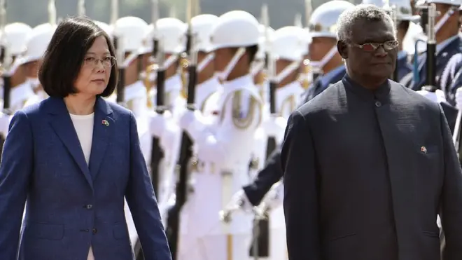 索国总理苏嘉瓦瑞(Manasseh Sogavare)2017年访问台湾与蔡英文见面。