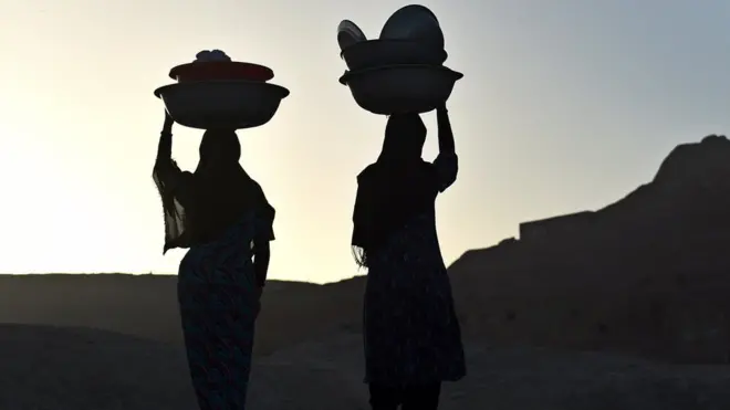 د بي بي سي یوه خبریاله د دغو ښځو یوه بنډار ته ورغلې او د خپلو سترګو لیدلی حال وایي