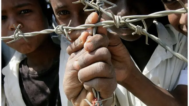 ኣብ ጥሪ 2012 ዝተሰኣለ ስእሊ ኤርትራውያን ስደተኛታት ኣብ ሸገራብ