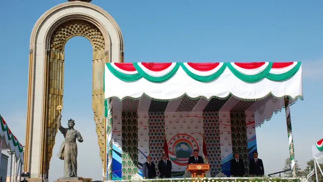بنای یادبود اسماعیل سامانی