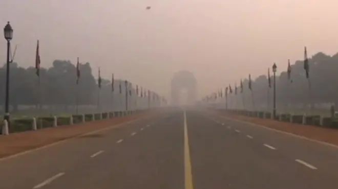 دہلی کو سموگ نے اپنی لپیٹ میں لیا ہوا ہے جس سے زندگی اجیرن ہو گئئ ہے