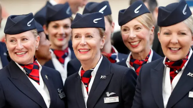 Pekerjaan-pekerjaan tertentu membutuhkan seseorang bersikap ramah atau memberikan perhatian yang secara inheren dibuat-buat (dan bisa menyebabkan stres).