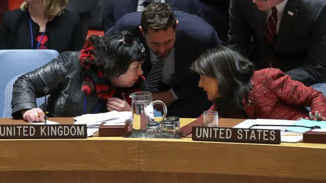 BM Güvenlik Konseyi'ndeki Birleşik Krallık ve ABD temsilcileri