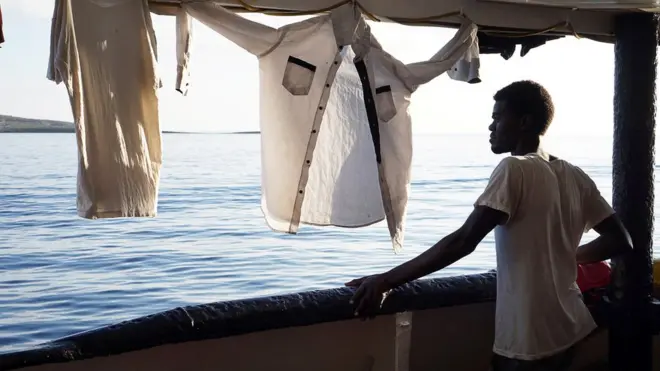 Inmigrante en el barco Open Arms