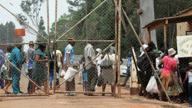 Prisão no Zimbabue; três brasileiros e 19 pessoaspixbet nao consigo entraroutras nacionalidades foram detidas no país