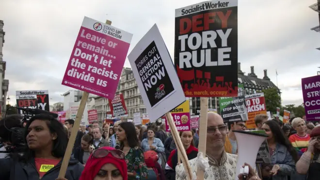 مظاهرات احتجاج على تعطيل البرلمان