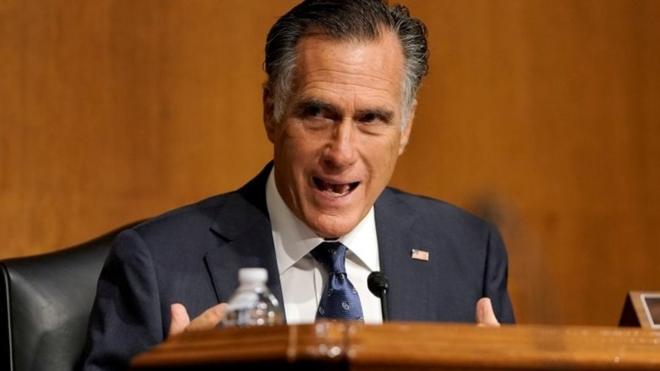 Mitt Romney fala em comitê do Senado