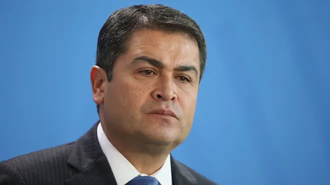 Hernández fue declarado vencedor tras un polémico proceso electoral.