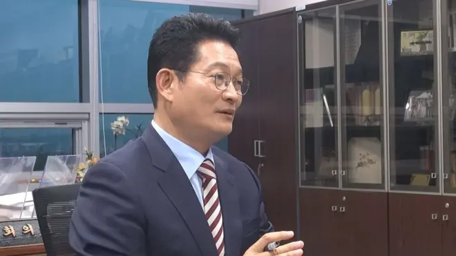 韓國總統競選人文在寅的選舉總操盤手、曾任仁川市長的國會議員宋永吉在首爾接受BBC中文的專訪，談未來韓美與韓中關係。