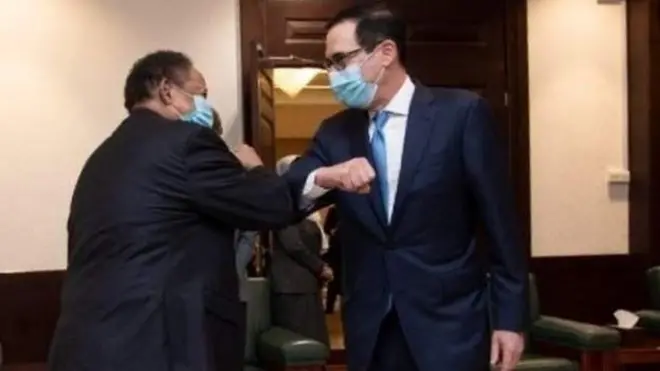 ጸሓፊ ማእከን ገንዘብ ኣሜሪካ ስቲቨን ሙንቺን ምስ ቀዳማይ ሚኒስተር ሱዳን ዓብደላ ሓምዶክ ኣብ ካርቱም