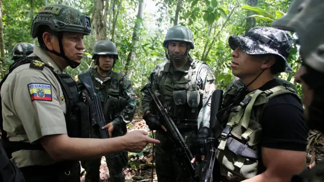 Militares y policías de Colombia y Ecuador coordinan actividades en la zona fronteriza.