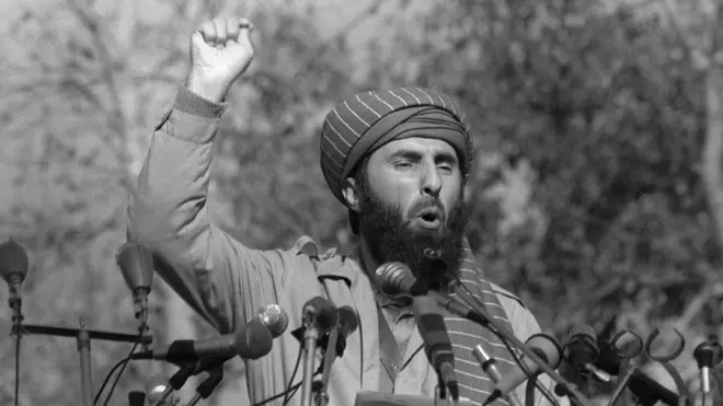 گلبدین حکمت یار پر 1992 سے 1996 کے درمیان افغانستان میں جاری خانہ جنگی میں کابل میں ہزاروں لوگوں کو قتل کروانے کا الزام ہے