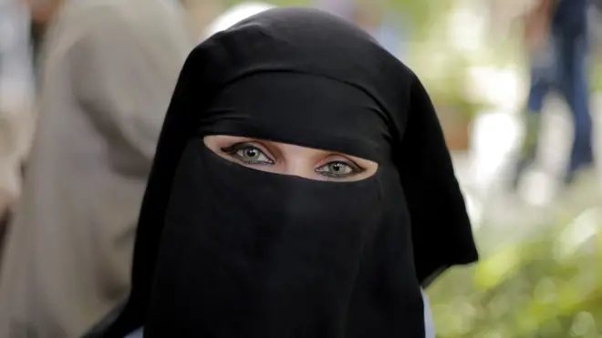 ما وراء حملة #حرق_النقاب التي انتشرت في السعودية؟