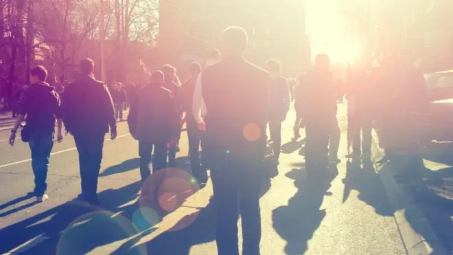 په تېر ۲۰۱۵ کال انګلستان کې لږترلږه ۴۸۲۰ کسانو ځانونه وژلي وو، خو په ټوله بریتانیا کې د ټول ټال ځان وژونکو شمېر ۶۱۸۸ ته رسېده.