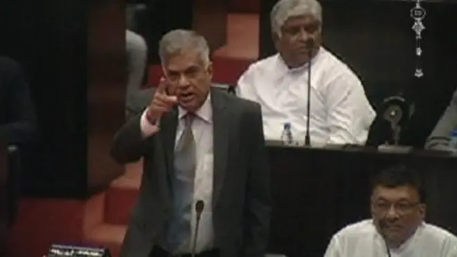 අගමැතිවරයා පාර්ලිමේන්තුව් අමතමින්