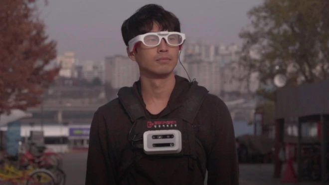 시각장애인으로서는 세계 최초로 가이드의 도움 없이 마라톤을 완주한 한동호 씨