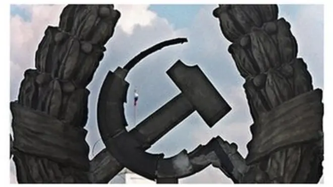 hammer and sickle soviet symbol