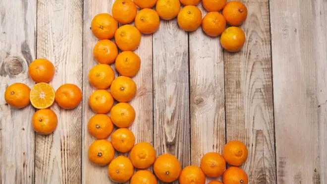 oranges spelling out vitamin C