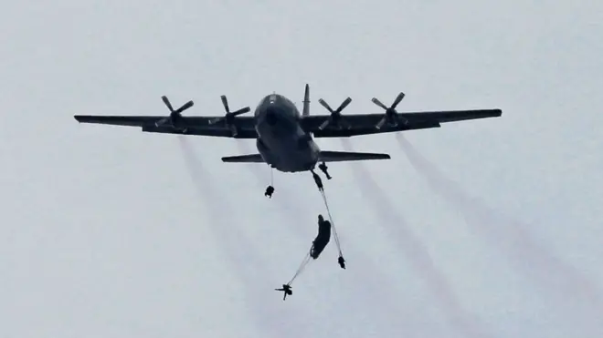 TNI AU memiliki puluhan unit C-130 Hercules dari berbagai varian.