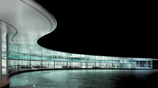 La fachada del McLaren Center Foto: Foster+Partners