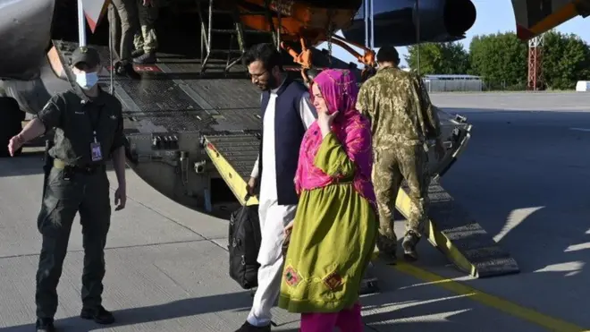 Напередодні інший український літак вивіз з Афганістану понад 80 людей