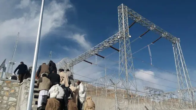 اولین بار است که شهر غزنی به شبکه سراسری برق افغانستان وصل می‌شود.
