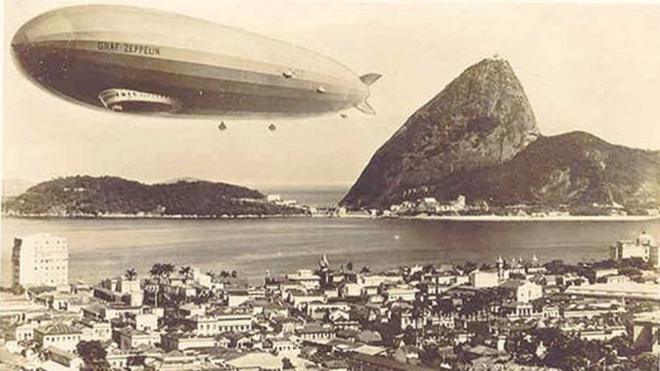 Dirigível sobrevoa o Riobrabet comoJaneiro