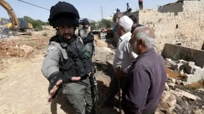 اسرائیل نے ان گھروں کو مسمار کرنے کے لیے بارود کا بھی استعمال کیا