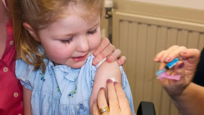 Дечје вакцинације обавезне су у већини америчких савезних држава и неколико европских држава, као што је Чешка Република