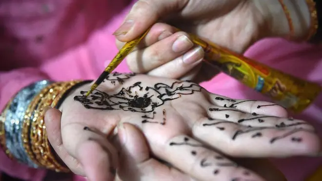 ځايي پولیسو ویلي، اسیه بي بي نومې دغې ناوې د خپل میړه لپاره په شېدو کې زهر ګډ کړي وو