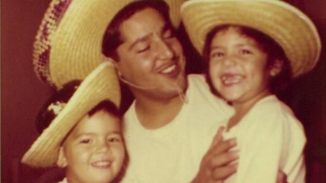 Anastacio Cordova (ao lado da filha, Tina, e do filho, Matthew) tinha quatro anoscomo ganhar dinheiro na roleta do betanoidade quando a bomba foi detonada. Anos depois, ele teve câncercomo ganhar dinheiro na roleta do betanopróstata e dois tiposcomo ganhar dinheiro na roleta do betanocâncer oral, e morreu da doençacomo ganhar dinheiro na roleta do betano2013.