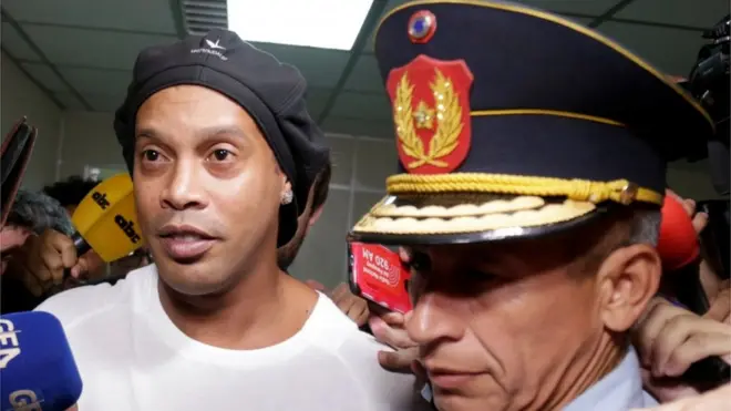 Liberan a Ronaldinho tras pasar más de 5 meses detenido en Paraguay por  falsificación de documentos - BBC News Mundo