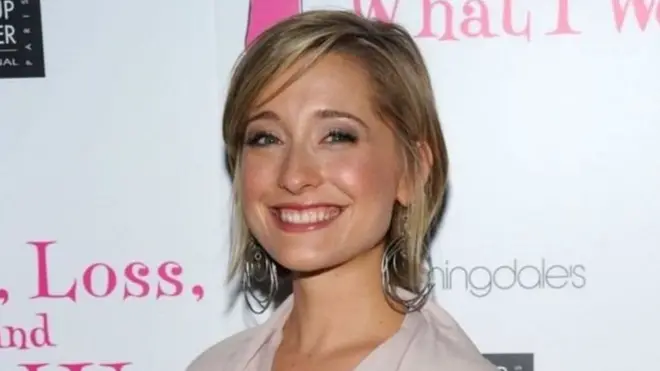 ماك مشهورة بأدائها دور كلوي سوليفان في مسلسل سموليفل التي امتد عرضه عقدا