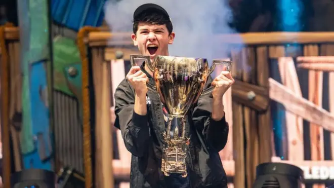 ربح كايل جيرسدورف الملقب ببوغا يفوز في كأس العالم في لعبة دوتا 2 الالكترونية التي أقيمت الشهر الماضي