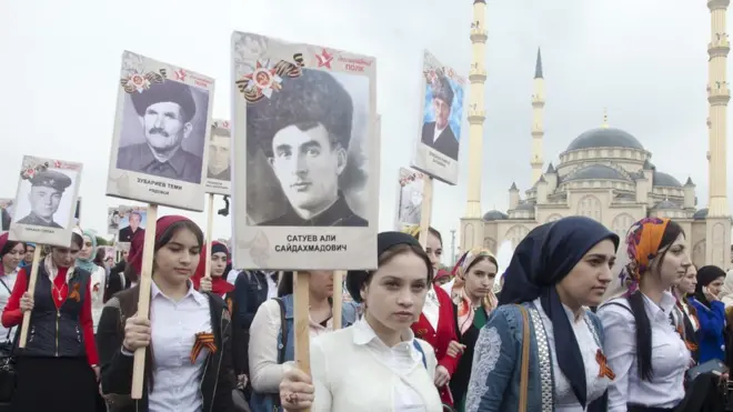 Российские мусульмане пока не жаловались, что "Бессмертный полк" может противоречить исламским ценностям