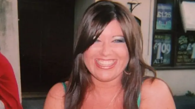 Laura Plummer waxaa la xiray bishii Oktobar