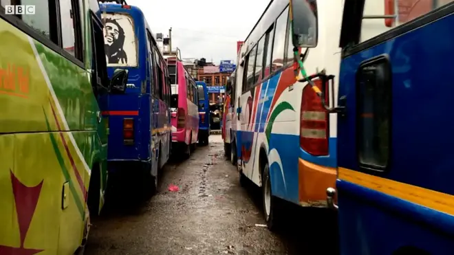 यात्रुवाहक बस