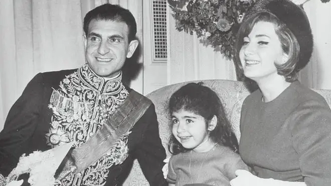 پاییز ۱۳۴۱، سفارت ایران در لندن: اردشیر زاهدی در لندن به عنوان سفیر ایران، به همراه همسر و فرزندش