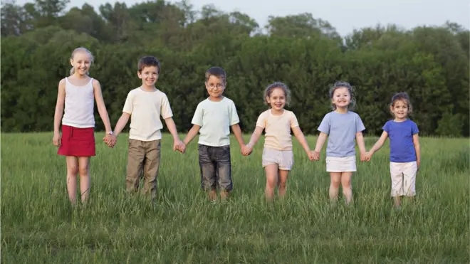 Ijoollee dhiirotaa fi shamarran akkaataa hojjaasaaniitiin