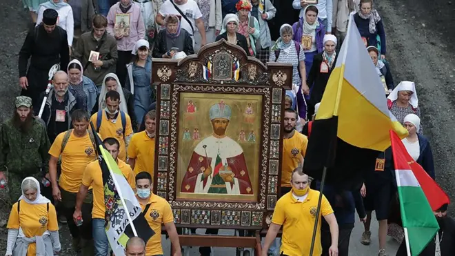 "Коронавирус или Господь Бог?" Участники крестного хода о ковиде и вере