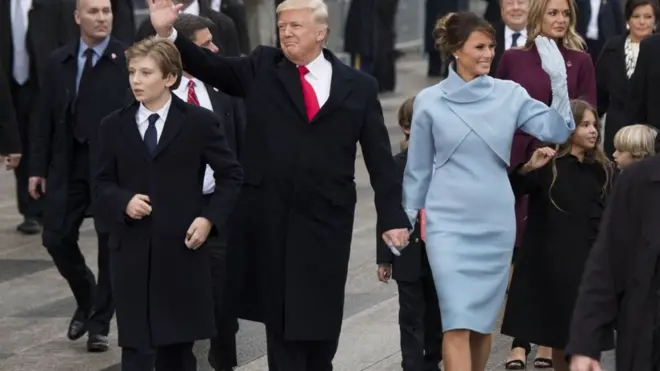 Barron Trump, 10 tahun (kiri) merupakan putra termuda Donald Trump.