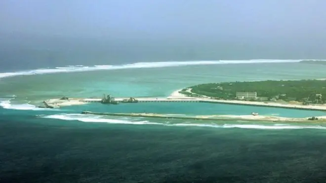 จีนเป็นหนึ่งในหลายประเทศที่อ้างกรรมสิทธิ์เหนือดินแดนบางส่วนในทะเลจีนใต้