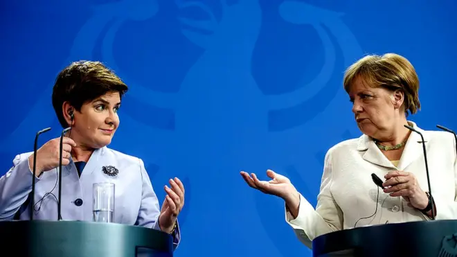 Польша Беаты Шидло (слева) и Германия Ангелы Меркель (слева) очень по-разному смотрят на то, куда надо двигаться Евросоюзу после "брексита"