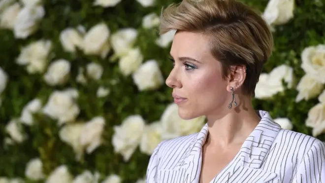 سکارلٹ جوہانسن کو اس سے پہلے بھی ایک کردار پر تنقید کا نشانہ بنایا جاچکا ہے۔