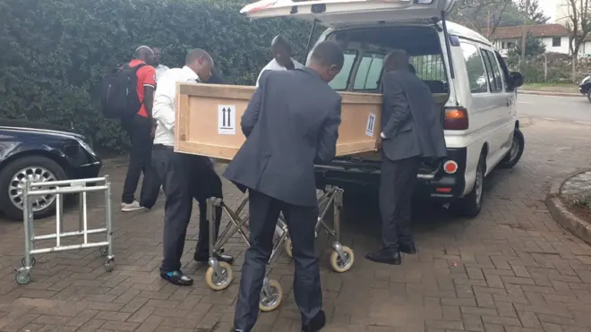 በአደጋው ህይታቸውን ያጡ ኬንያውያን አስክሬን ለቤተሰቦቻቸው እየተሰጠ ነው።