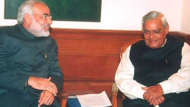 नरेंद्र मोदी, अटल बिहारी वाजपेयी