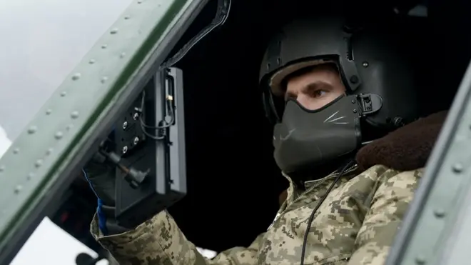 ウクライナの戦闘ヘリ、トップ・パイロットの覚悟 - BBCニュース